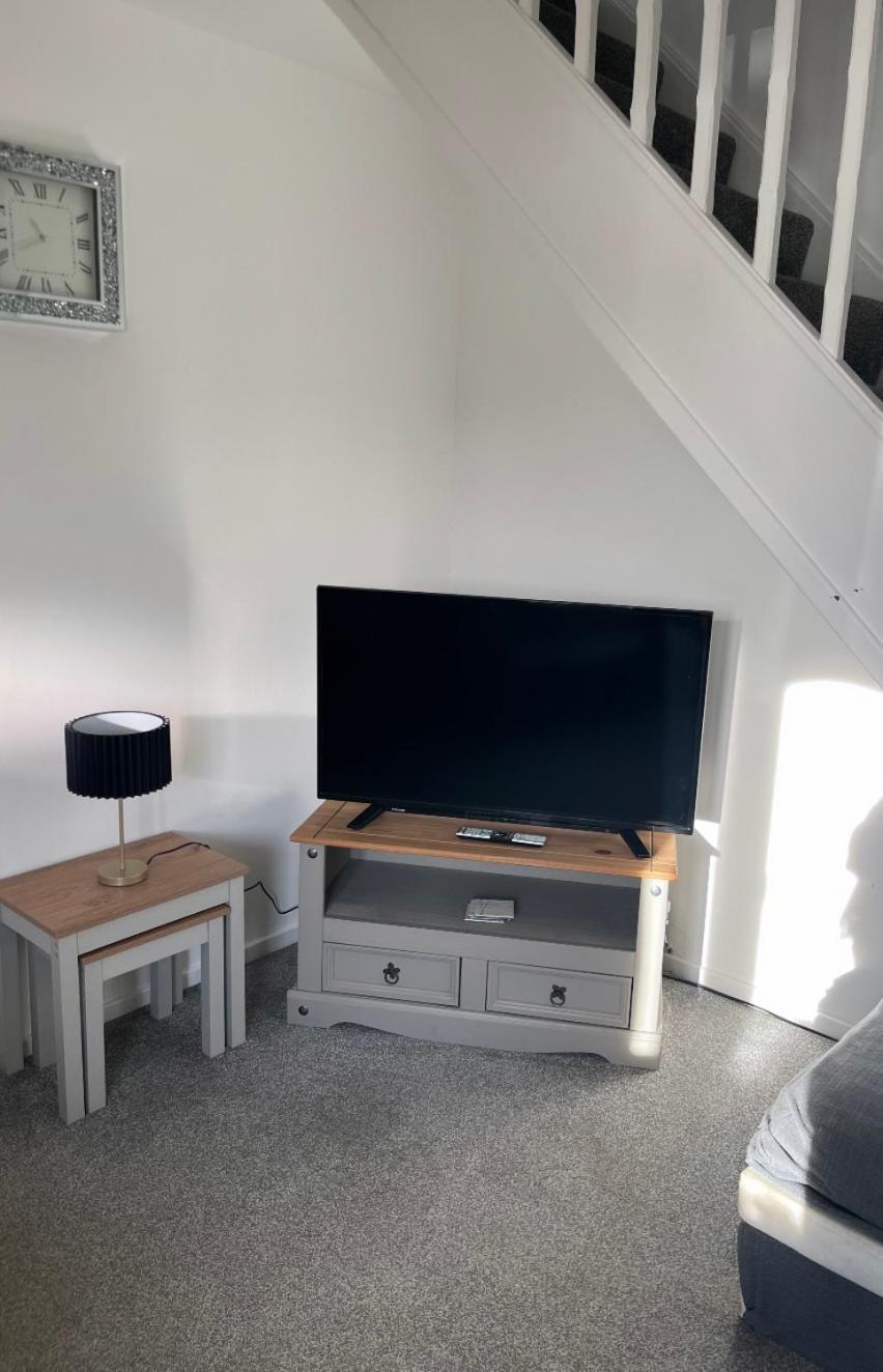 Newly Refurbished Beautiful Location 1 Bedroom Residential House Крамлингтън Екстериор снимка